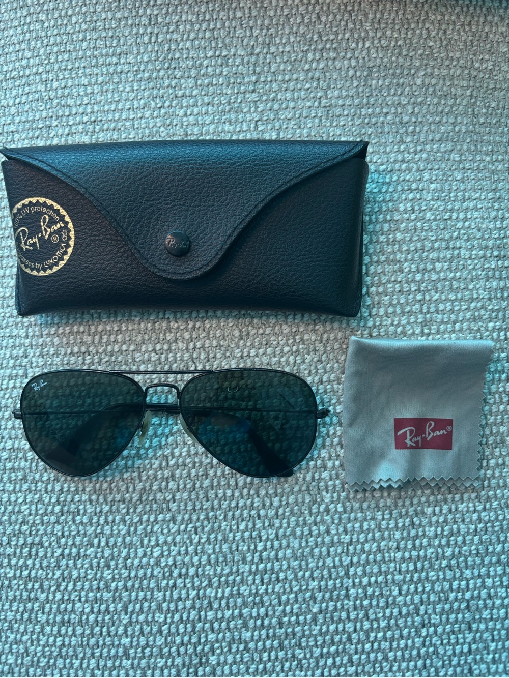 Ray-Ban Aviator Sunglasses in Black